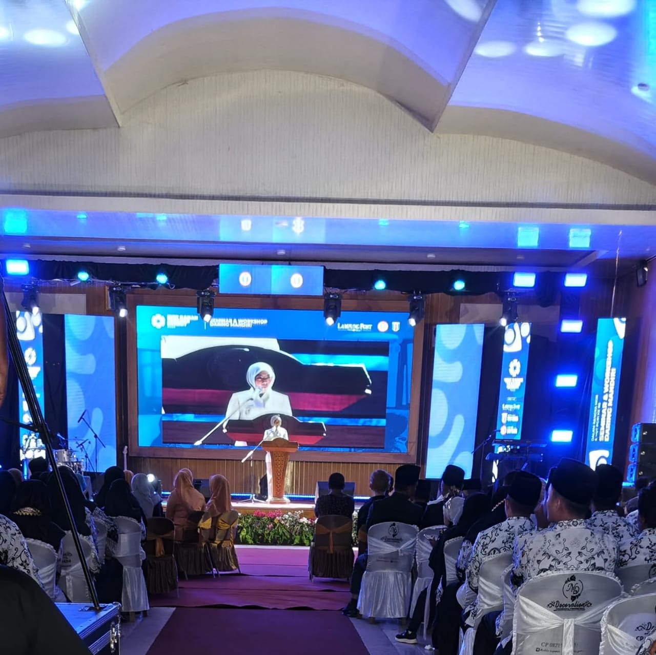 Bupati Ayu Resmi Buka Seminar dan Workshop Teacher Summit 2025 Dalam Rangka HUT PGRI ke-80 serta Hari Guru Nasional 2025