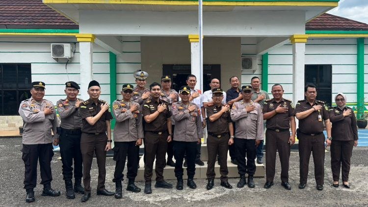 Polres Way Kanan Berikan Surprise Hari Bhakti Adhyaksa ke-66, Perkuat Sinergi dengan Kejaksaan Negeri Way Kanan