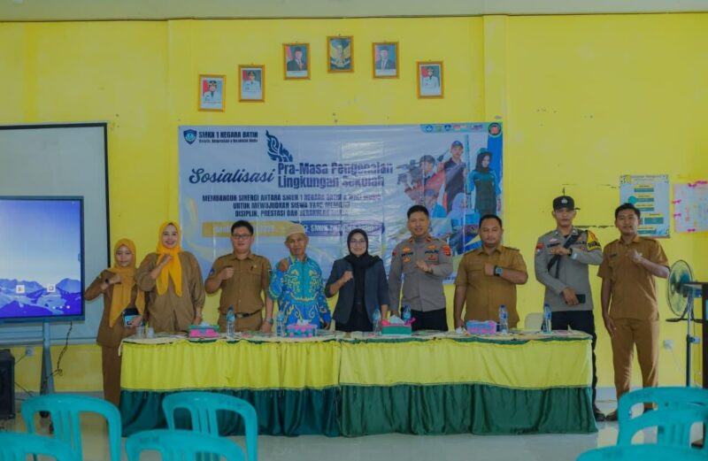 Sinergi Bersama Instansi Terkait, Polisi Hadiri Sosialisasi Pra-MPLS di SMKN 1 Negara Batin